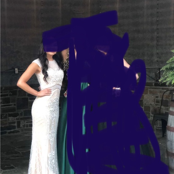 Dress size4 - Picture 2 of 2